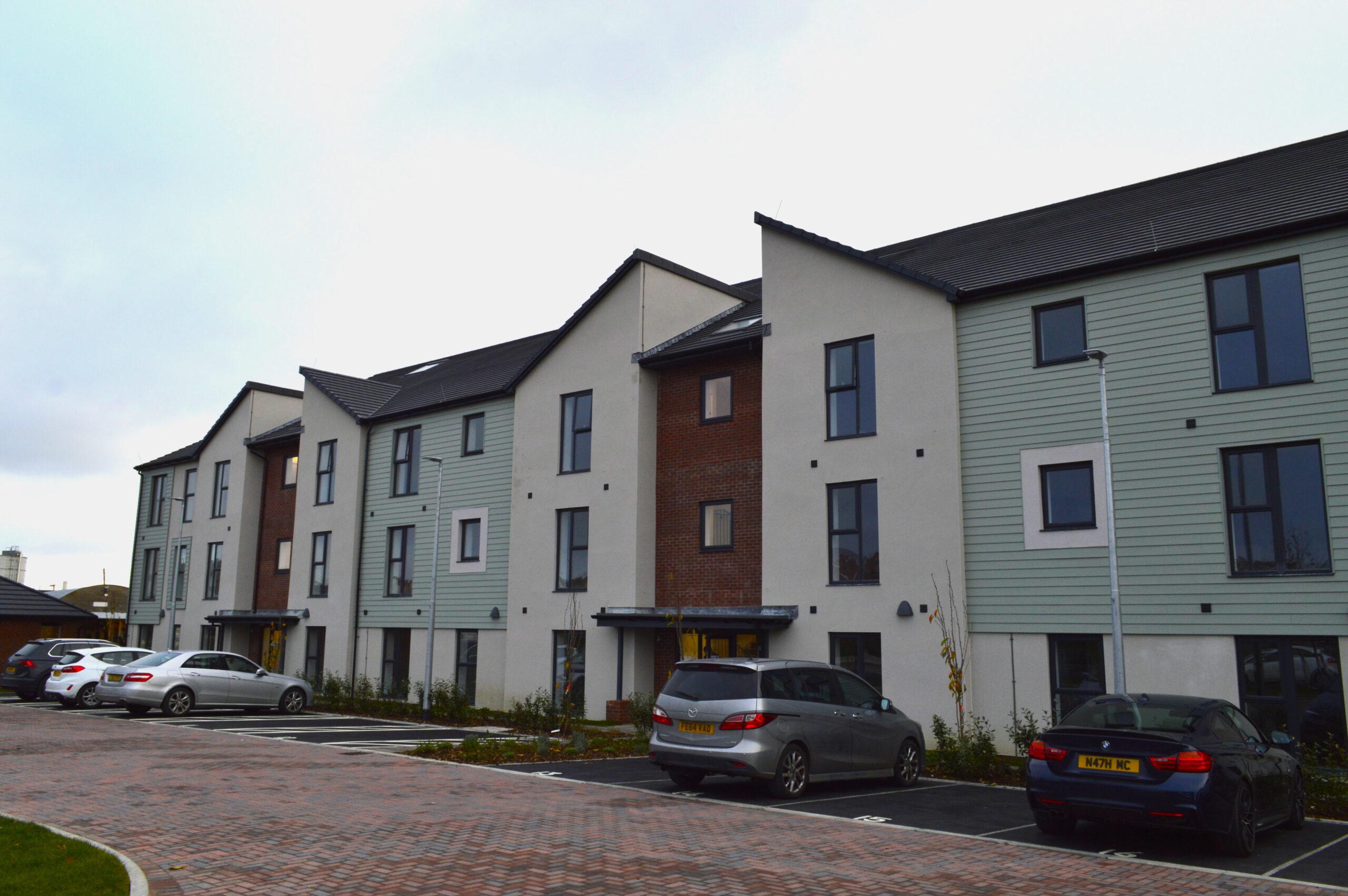 An image of the external of the Cei'r Dwyrain apartment building at Barry Waterfront